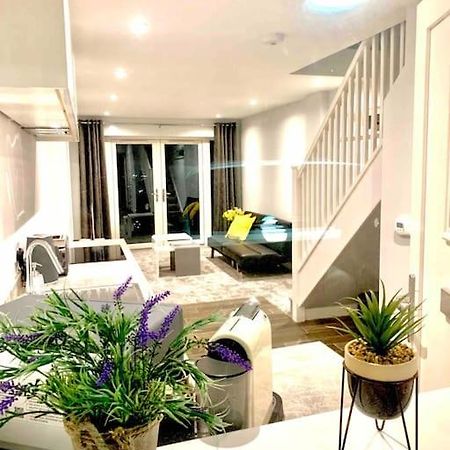 Centrally Situated House Plus Private Parking Cheltenham Buitenkant foto
