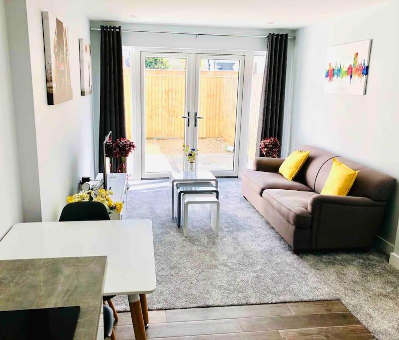 Centrally Situated House Plus Private Parking Cheltenham Buitenkant foto