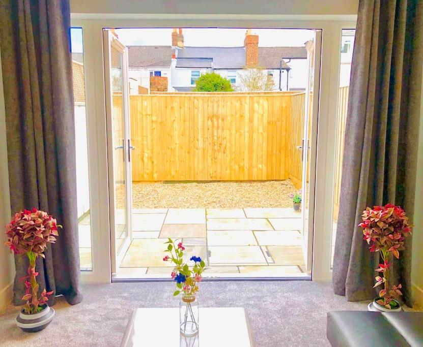 Centrally Situated House Plus Private Parking Cheltenham Buitenkant foto
