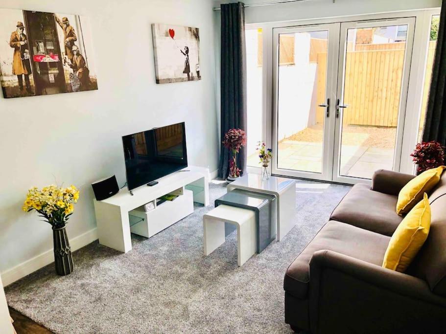 Centrally Situated House Plus Private Parking Cheltenham Buitenkant foto